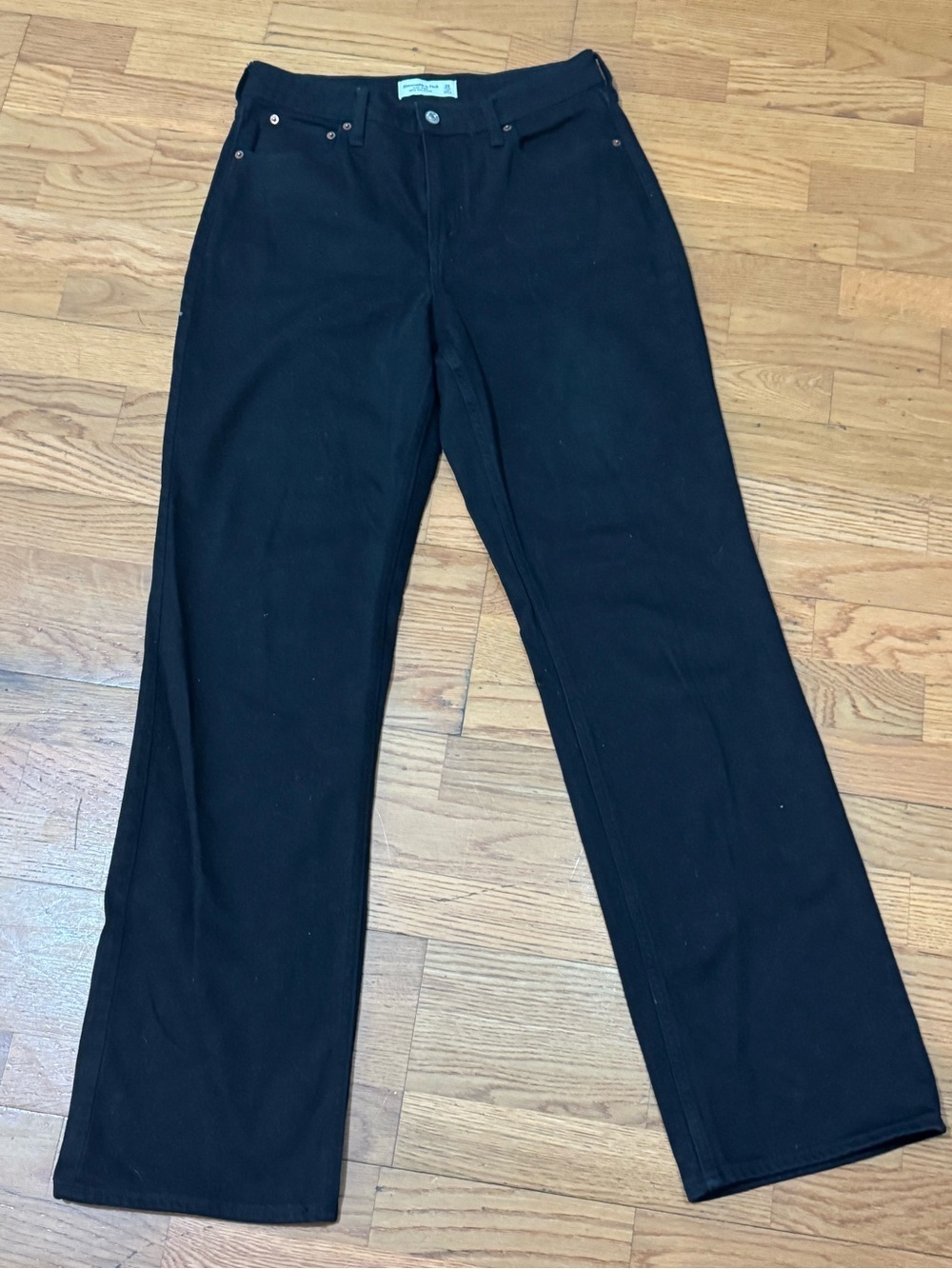 Abercrombie & Fitch High Rise 90’s Relaxed Jeans in women’s 28 extra long